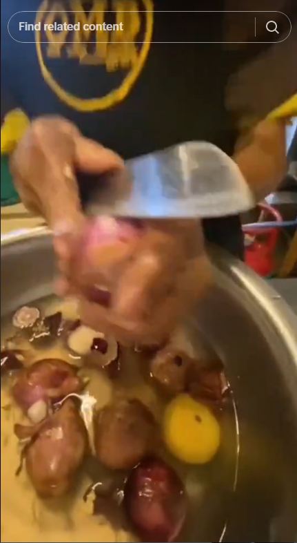 Jangan cuma direndam, ini trik mengupas bawang merah agar mata tak perih pakai 1 bahan dapur