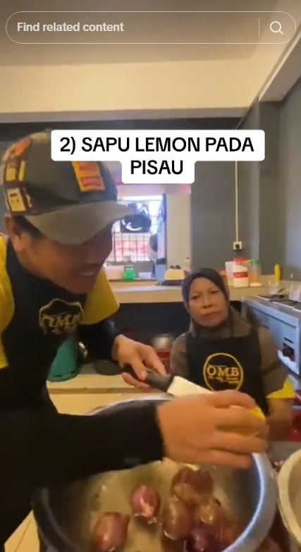 Jangan cuma direndam, ini trik mengupas bawang merah agar mata tak perih pakai 1 bahan dapur