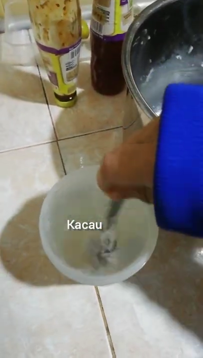 Tak perlu air panas, ini cara cepat bersihkan kerak nasi di panci rice cooker pakai 1 bahan dapur