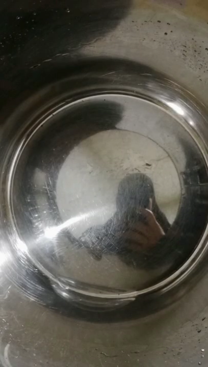 Tak perlu air panas, ini cara cepat bersihkan kerak nasi di panci rice cooker pakai 1 bahan dapur