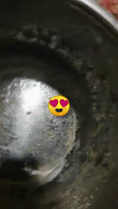 Tak perlu air panas, ini cara cepat bersihkan kerak nasi di panci rice cooker pakai 1 bahan dapur