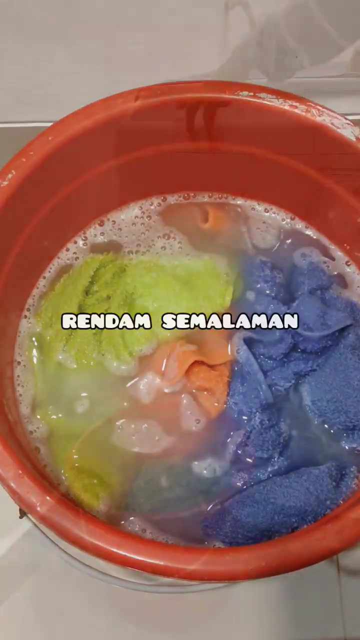 Tanpa disikat, begini cara mencuci handuk agar bersih maksimal cuma tambah 1 bahan dapur