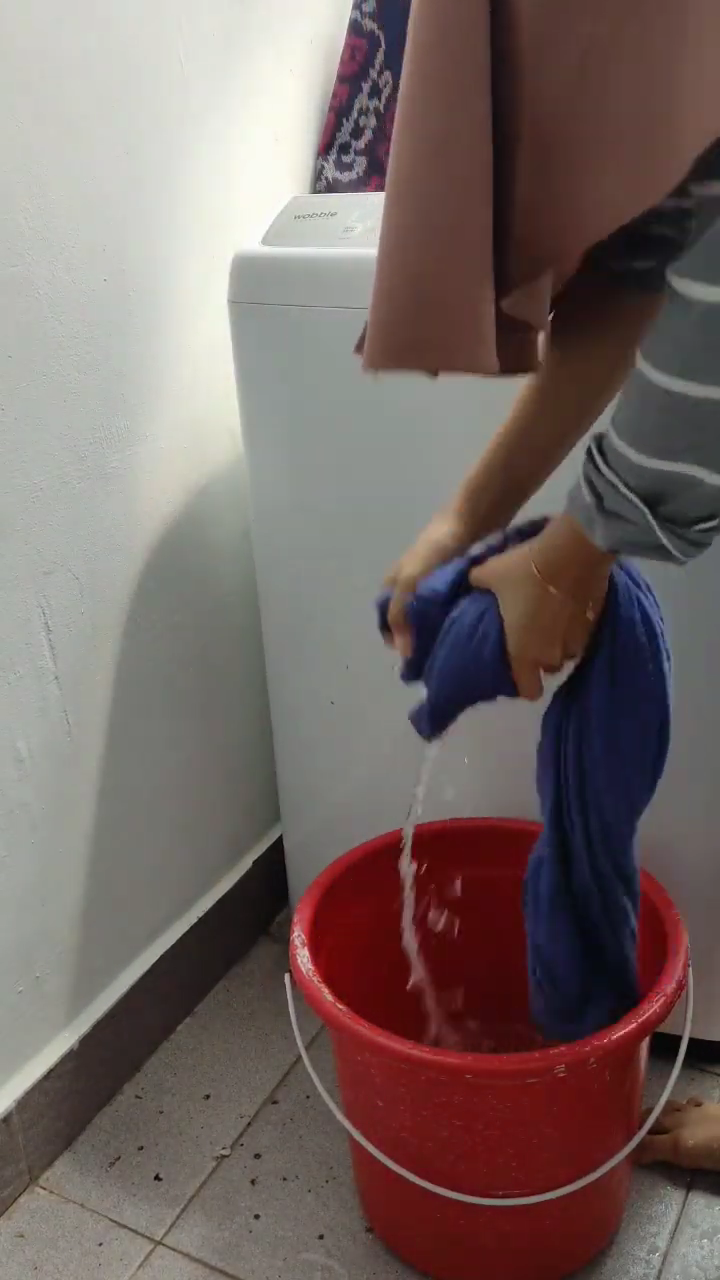 Tanpa disikat, begini cara mencuci handuk agar bersih maksimal cuma tambah 1 bahan dapur