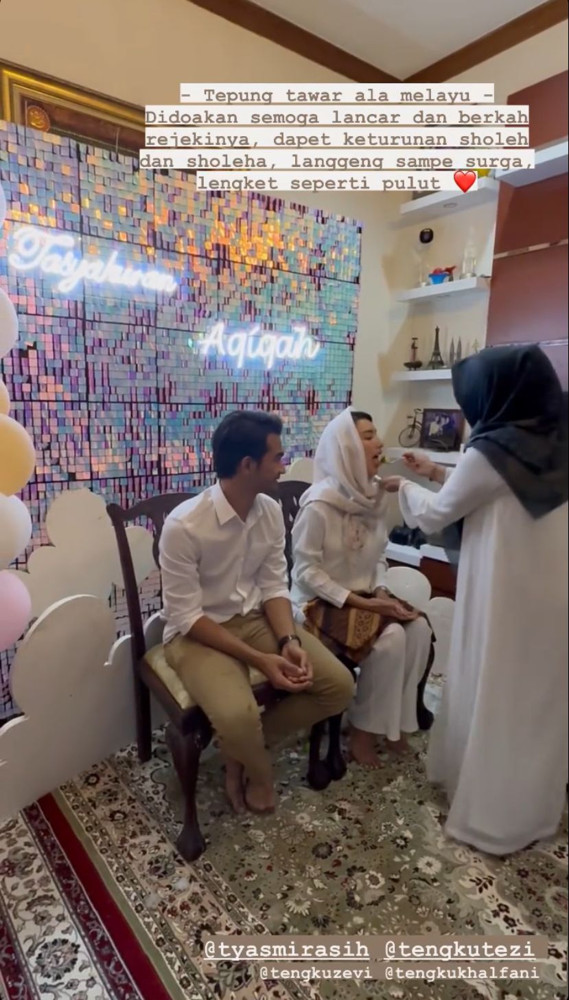 momen tyas mirasih dan tengku rezi tradisi tepung tawar © instagram