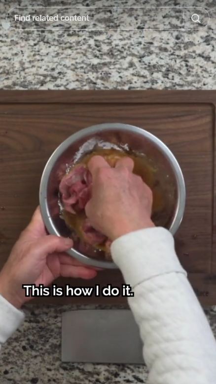 Tanpa telur atau jahe, begini cara cepat mengempukkan daging sapi meski tak direbus