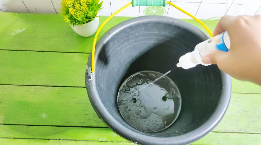 Bukan sabun cuci piring, ini cara mencuci kain pel agar bersih dan tak bau cuma tambah 1 bahan dapur