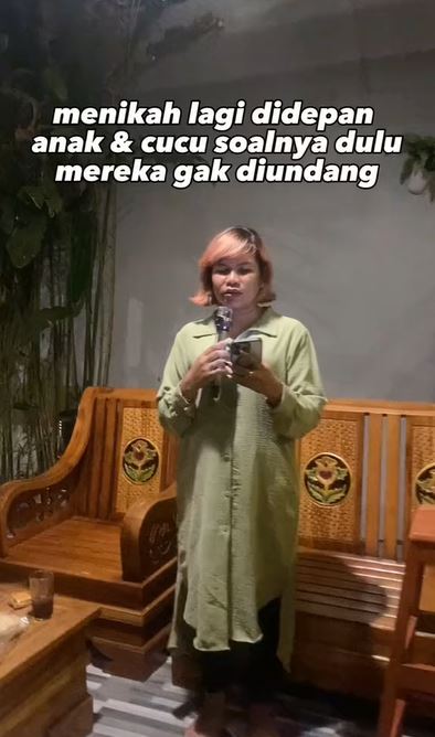 Momen kocak nenek reka ulang adegan dirinya menikah TikTok