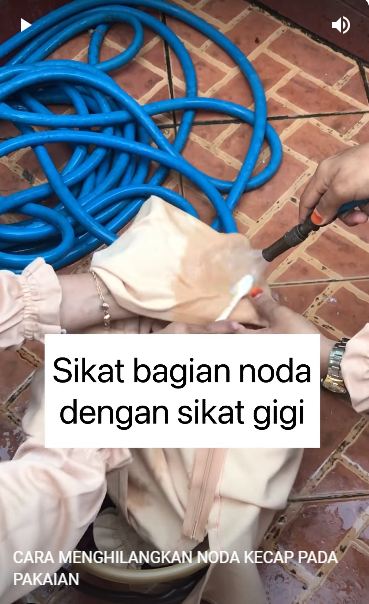 Tanpa baking soda, ini cara cepat membersihkan noda kecap di baju cuma pakai 1 bahan dapur