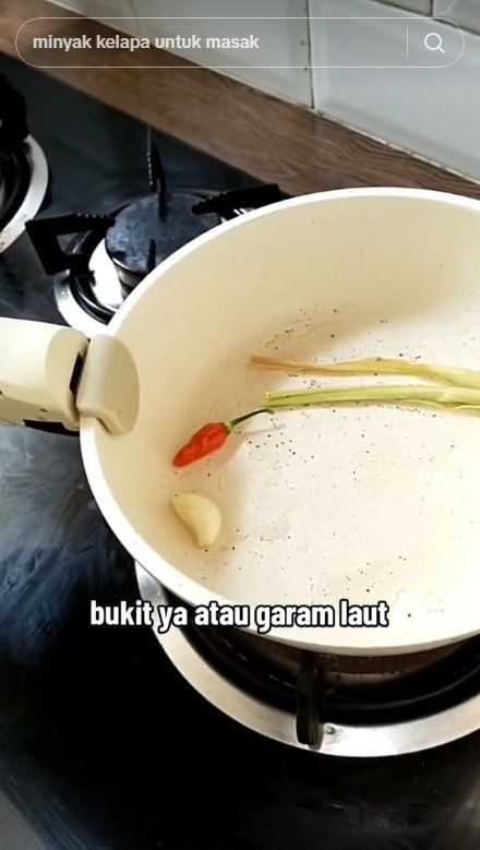 Jangan cuma pakai minyak kelapa, ini trik menanak nasi putih agar makin kaya serat dan rendah kalori