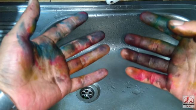 Bukan dengan tiner, ini cara bersihkan tinta di tangan cuma pakai tambahan 1 bahan dapur