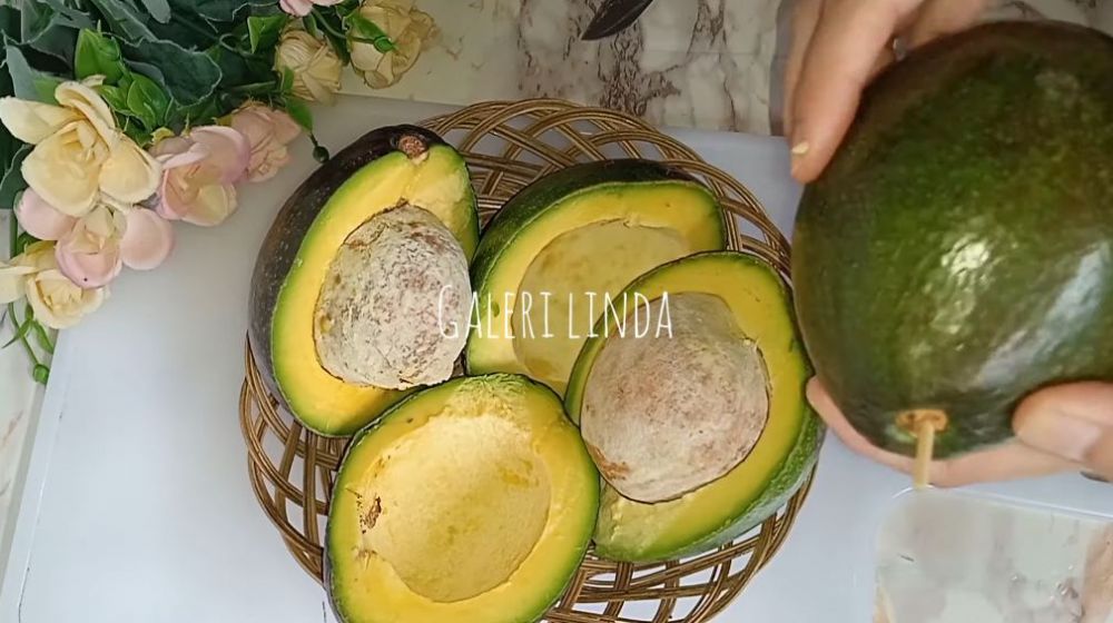 Tanpa dikucuri jeruk, ini cara mudah menyimpan alpukat matang agar awet dan tak busuk sampai 6 bulan