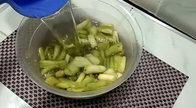 Tak direndam asam jawa, ini cara jitu hilangkan getah lompong agar tak bikin gatal pakai 1 bahan dapur