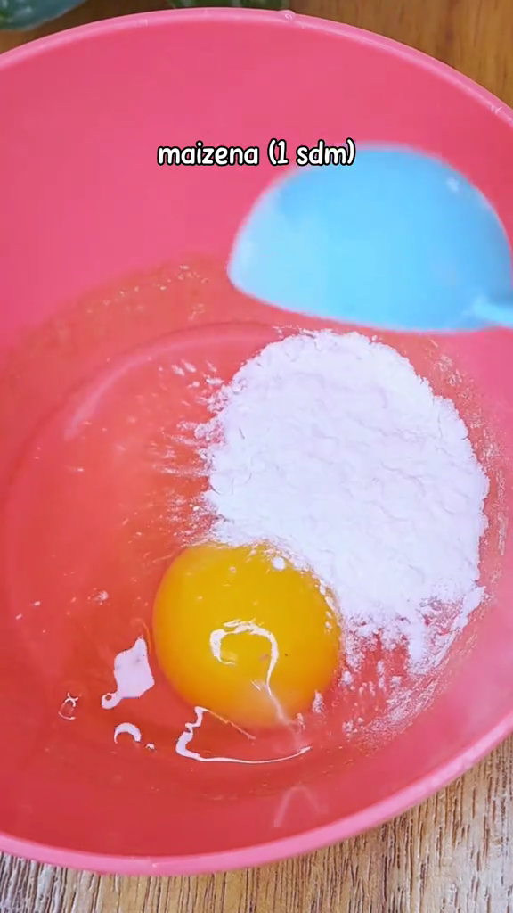 Bukan pakai tepung terigu, ini trik bikin telur dadar mengembang dan krispi cuma tambah 1 bahan dapur