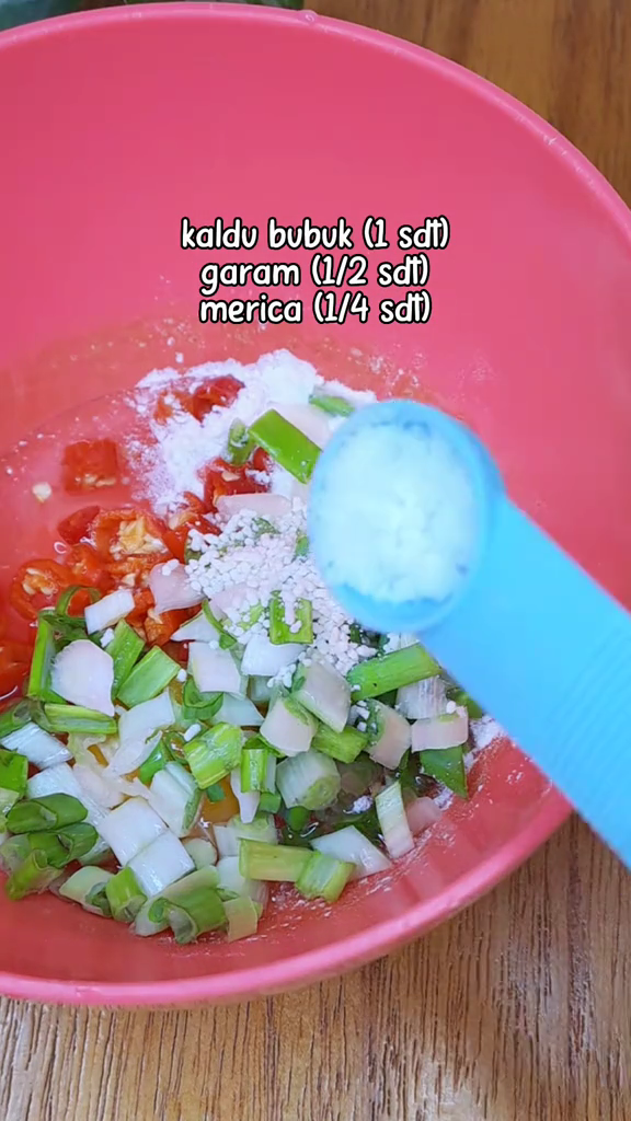 Bukan pakai tepung terigu, ini trik bikin telur dadar mengembang dan krispi cuma tambah 1 bahan dapur