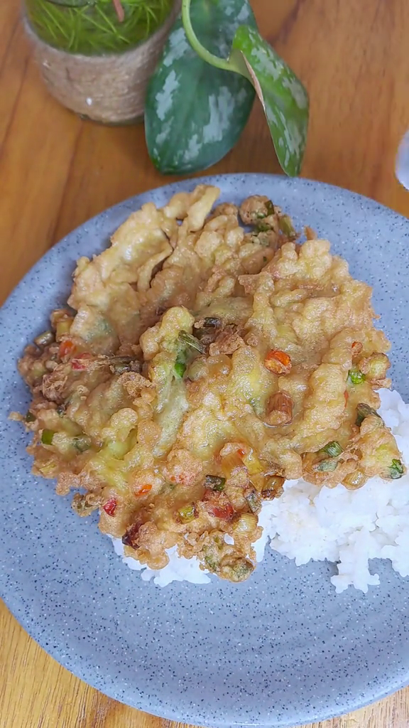 Bukan pakai tepung terigu, ini trik bikin telur dadar mengembang dan krispi cuma tambah 1 bahan dapur