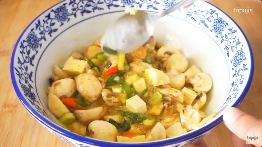 Tanpa ditambah tepung, ini trik goreng telur dadar biar tebal dan gurih pakai 2 bahan dapur