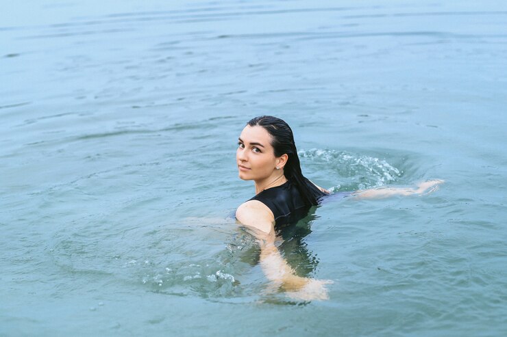Arti mimpi berenang dengan beragam makna © 2023 brilio.net Arti mimpi berenang dengan beragam makna © 2023 brilio.net