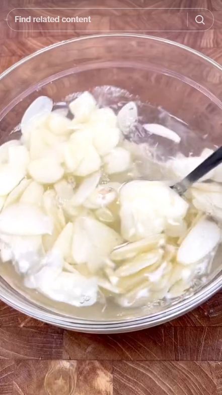 Tanpa direndam air panas, ini trik menggoreng bawang putih agar renyah tahan lama dan tidak gosong