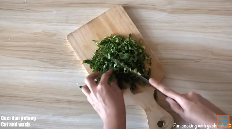 Tanpa tempe atau tahu, ini trik masak telur dadar yang tebal dan padat cukup tambah 1 bahan makanan