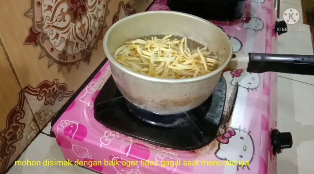 Tanpa tambahan garam, ini trik merebus jantung pisang agar warnanya tak menghitam dan antipahit