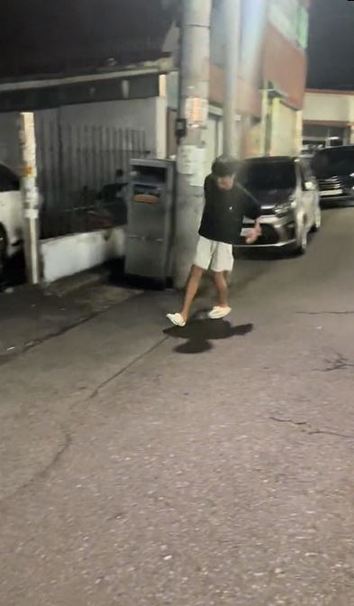 pria tunjukkan bakatnya bisa melayang di udara TikTok