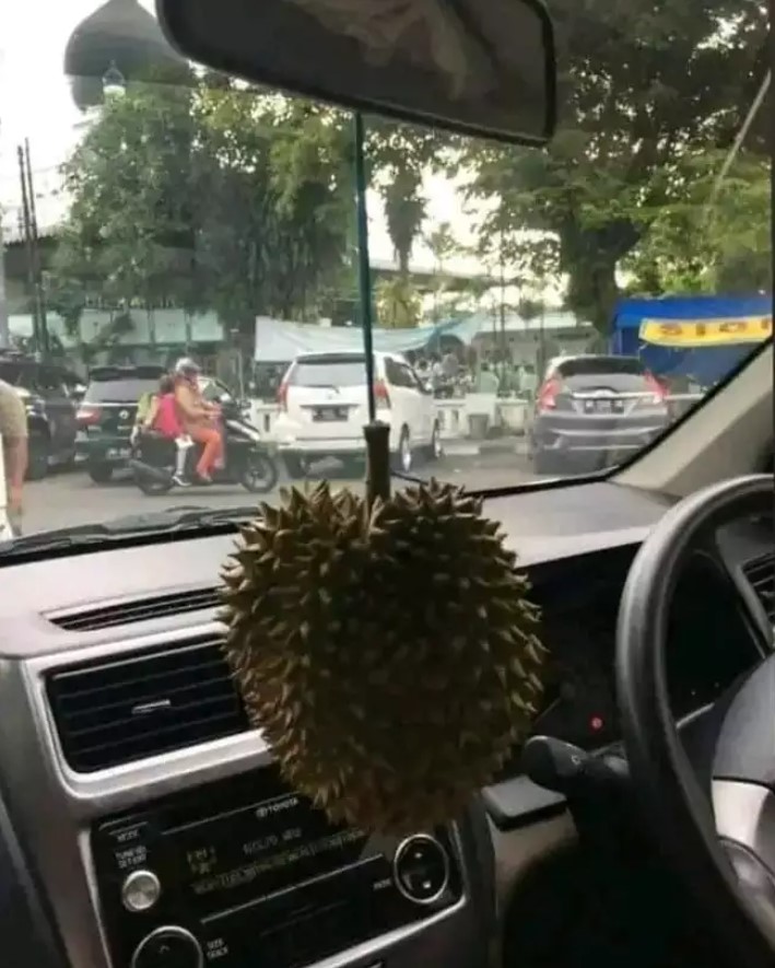 Benda merepotkan saat dipakai Berbagai sumber