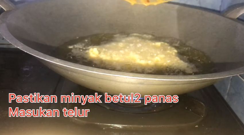 Bukan tambah terigu, ini trik bikin telur dadar padang yang padat dan tebal cuma pakai 1 bahan makanan