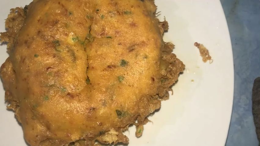 Bukan tambah terigu, ini trik bikin telur dadar padang yang padat dan tebal cuma pakai 1 bahan makanan
