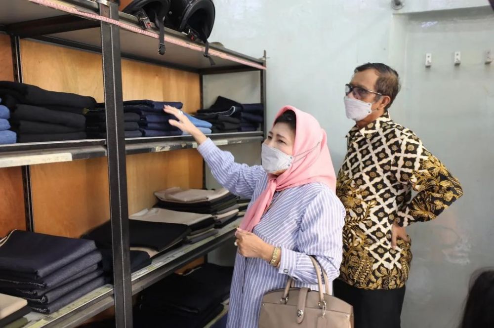 potret romantis mahfud md dan sang istri © berbagai sumber