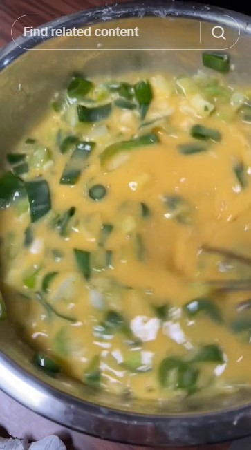 Bukan ditambah tepung atau sayur kol, ini trik goreng telur dadar tebal dan tak mudah kempis