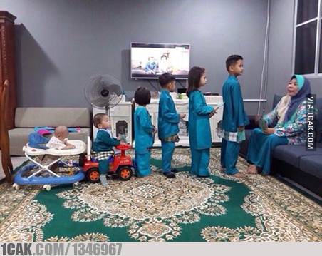 potret lucu orang antre © berbagai sumber