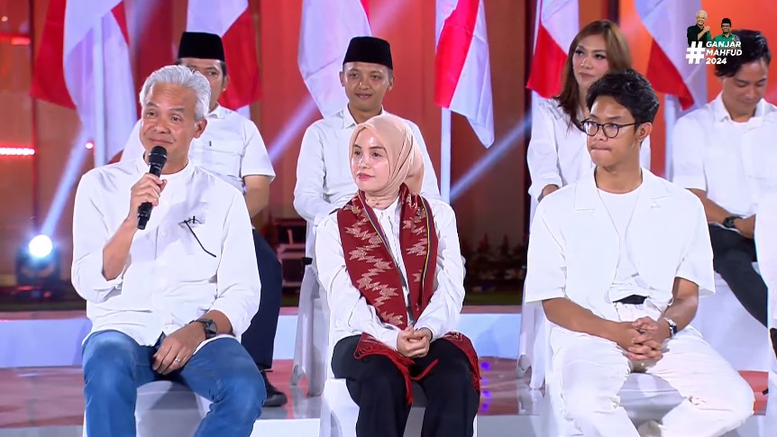 Aaliyah Massaid beri pertanyaan Ganjar © YouTube