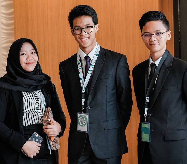 Alam Ganjar bareng sahabat satu tongkrongan © Instagram