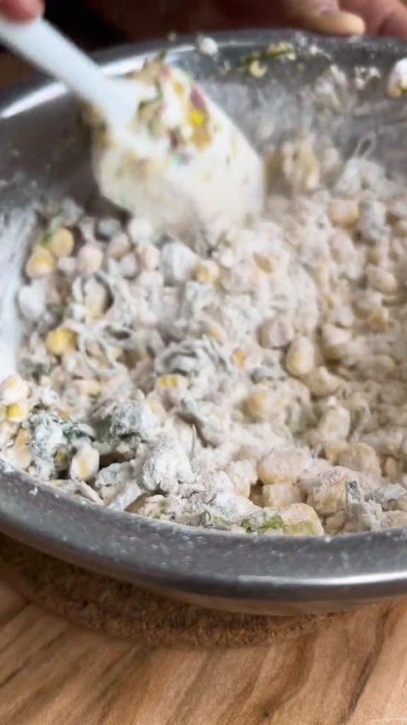 Tanpa baking powder, ini cara bikin bakwan jagung lebih lebar dan garing cuma tambah 1 bahan dapur