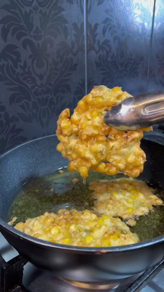 Tanpa baking powder, ini cara bikin bakwan jagung lebih lebar dan garing cuma tambah 1 bahan dapur