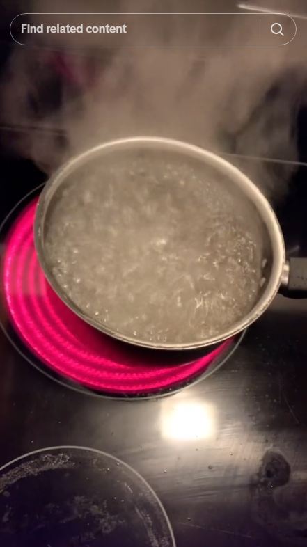 Tanpa direndam bahan apa pun, begini cara ampuh dan cepat lunturkan lapisan lilin pada anggur