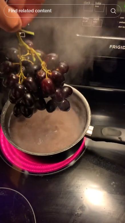 Tanpa direndam bahan apa pun, begini cara ampuh dan cepat lunturkan lapisan lilin pada anggur