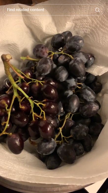 Tanpa direndam bahan apa pun, begini cara ampuh dan cepat lunturkan lapisan lilin pada anggur