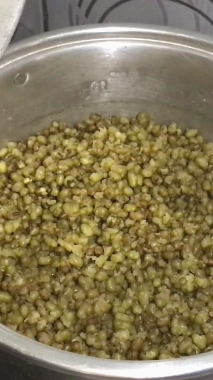 Tanpa perlu direndam dulu, ini cara merebus kacang hijau agar tak boros gas dan cepat empuk