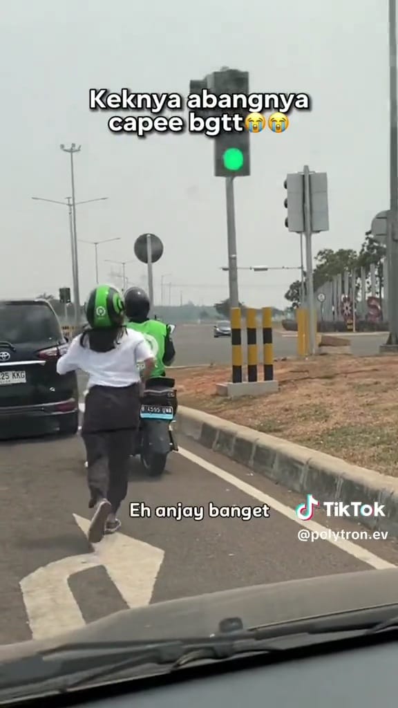Ditinggal driver ojol karena alasan sepele © TikTok Ditinggal driver ojol karena alasan sepele © TikTok