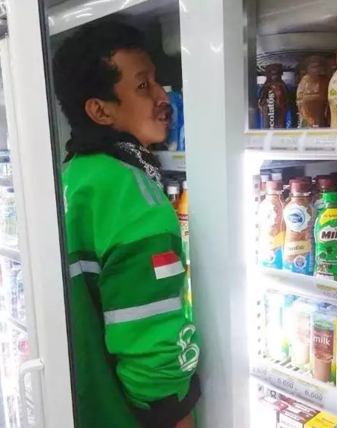 Orang kepanasan ngadem  ©  Orang kepanasan ngadem  ©