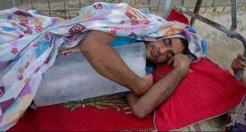 Orang kepanasan ngadem  ©  Orang kepanasan ngadem  ©