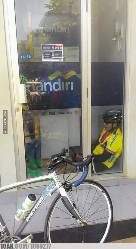 Orang kepanasan ngadem  ©  Orang kepanasan ngadem  ©