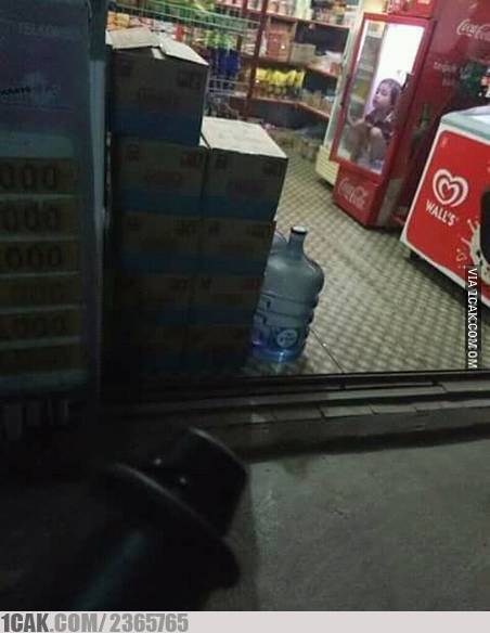 Orang kepanasan ngadem  ©  Orang kepanasan ngadem  ©