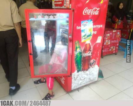 Orang kepanasan ngadem  ©  Orang kepanasan ngadem  ©