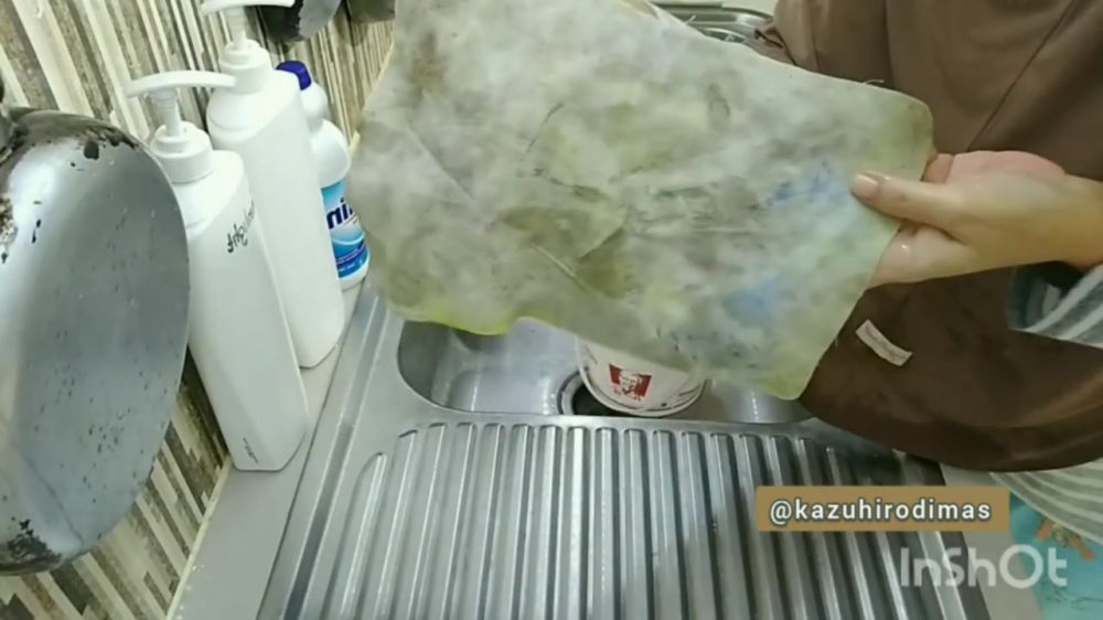 Tanpa perlu dikucek, ini cara mencuci kanebo menghitam agar bersih lagi cuma tambah 1 bahan dapur