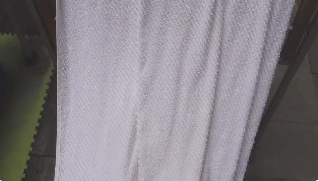 Tanpa diberi pemutih, ini cara memutihkan handuk yang kumal dan menguning cuma pakai 2 bahan dapur