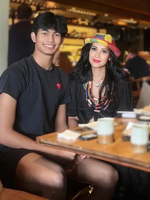 Diah Permatasari bareng putranya © Instagram