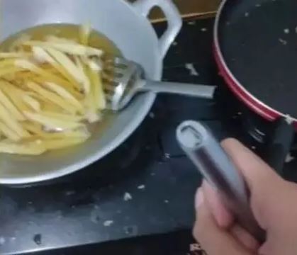 Potret kocak momen apes saat di dapur Berbagai sumber