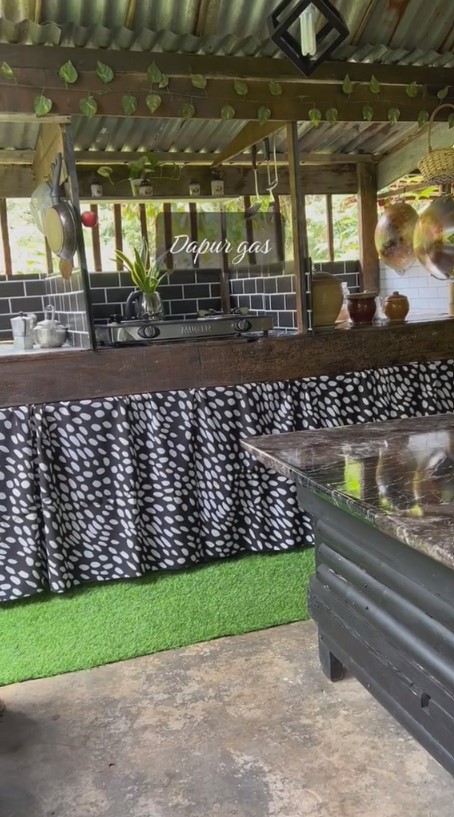 dapur kayu pakai kompor tungku © 2023 brilio.net  dapur kayu pakai kompor tungku © 2023 brilio.net